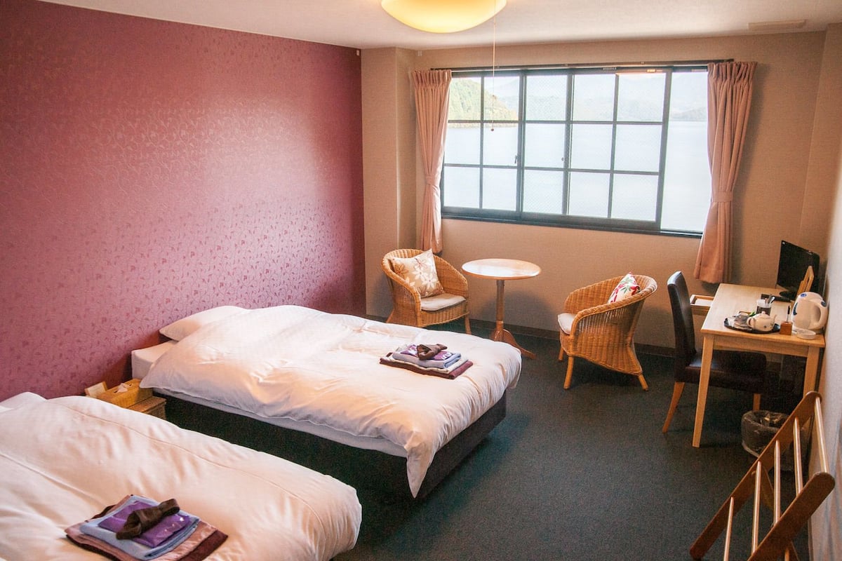 Basic Twin Room, Private Bathroom | In-room safe, desk, bed sheets