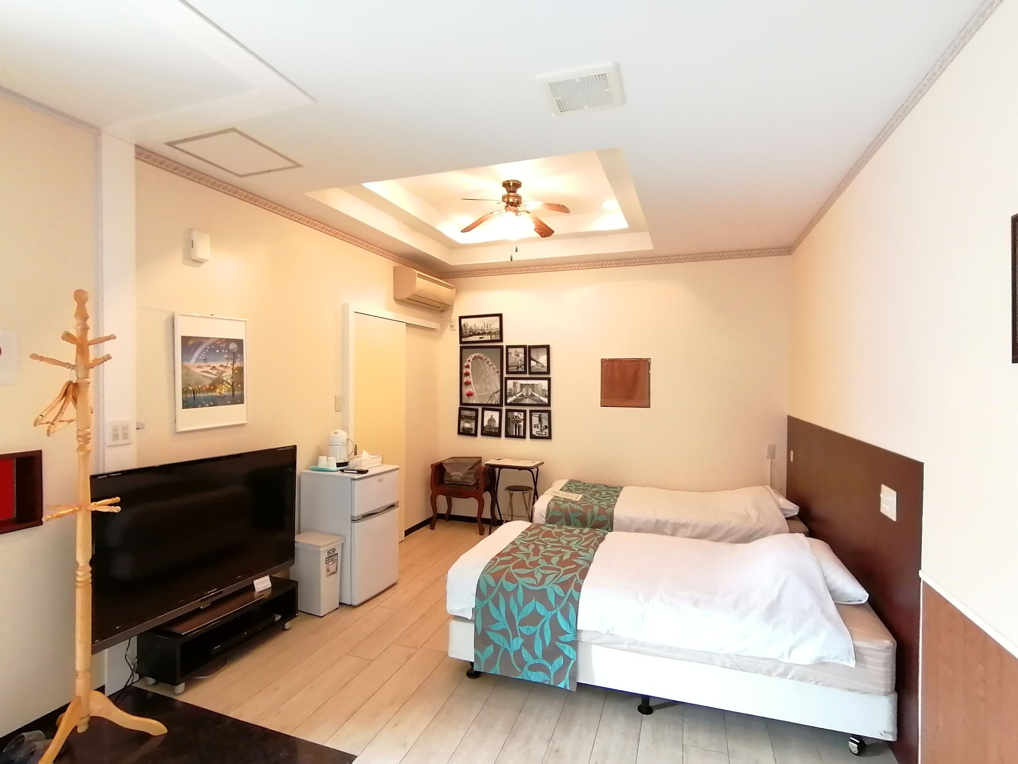 standard twin room, 2 single beds, non smoking, garden view | desk, free wifi, bed sheets