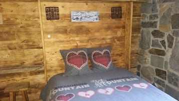 Triple Room (Bleue) | Dihias secara berasingan, dilengkapkan perabot secara berasingan