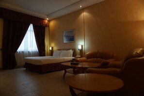 In-room safe, iron/ironing board, free WiFi, bed sheets - E5 Apartments (Manama)