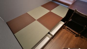 基础公寓 (with Loft (2F) – No Elevetor) | 1 多间卧室、办公桌、免费 WiFi