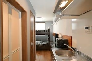 Business Apartment (1F) | 1 bilik tidur, meja, Wi-fi percuma