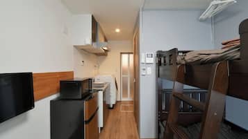 Business Apartment (1F) | 1 bedroom, desk, free WiFi