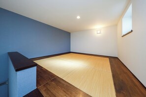 基础公寓 (with Loft (2F) – No Elevetor) | 1 多间卧室、办公桌、免费 WiFi