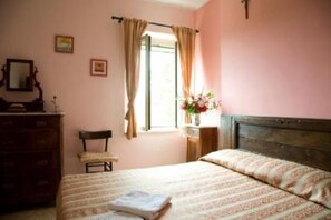 2 chambres, fer et planche à repasser, accès à Internet, literie fournie