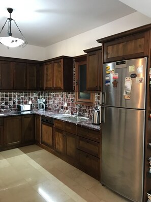 Kühlschrank, Ofen, Herdplatte, Geschirrspüler