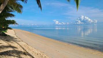 Na praia, toalhas de praia