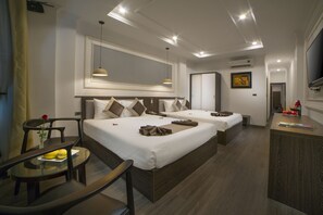 Family Suite City View | Minibar, in-room safe, desk, rollaway beds - Galliot Central Hotel (Hanoi)
