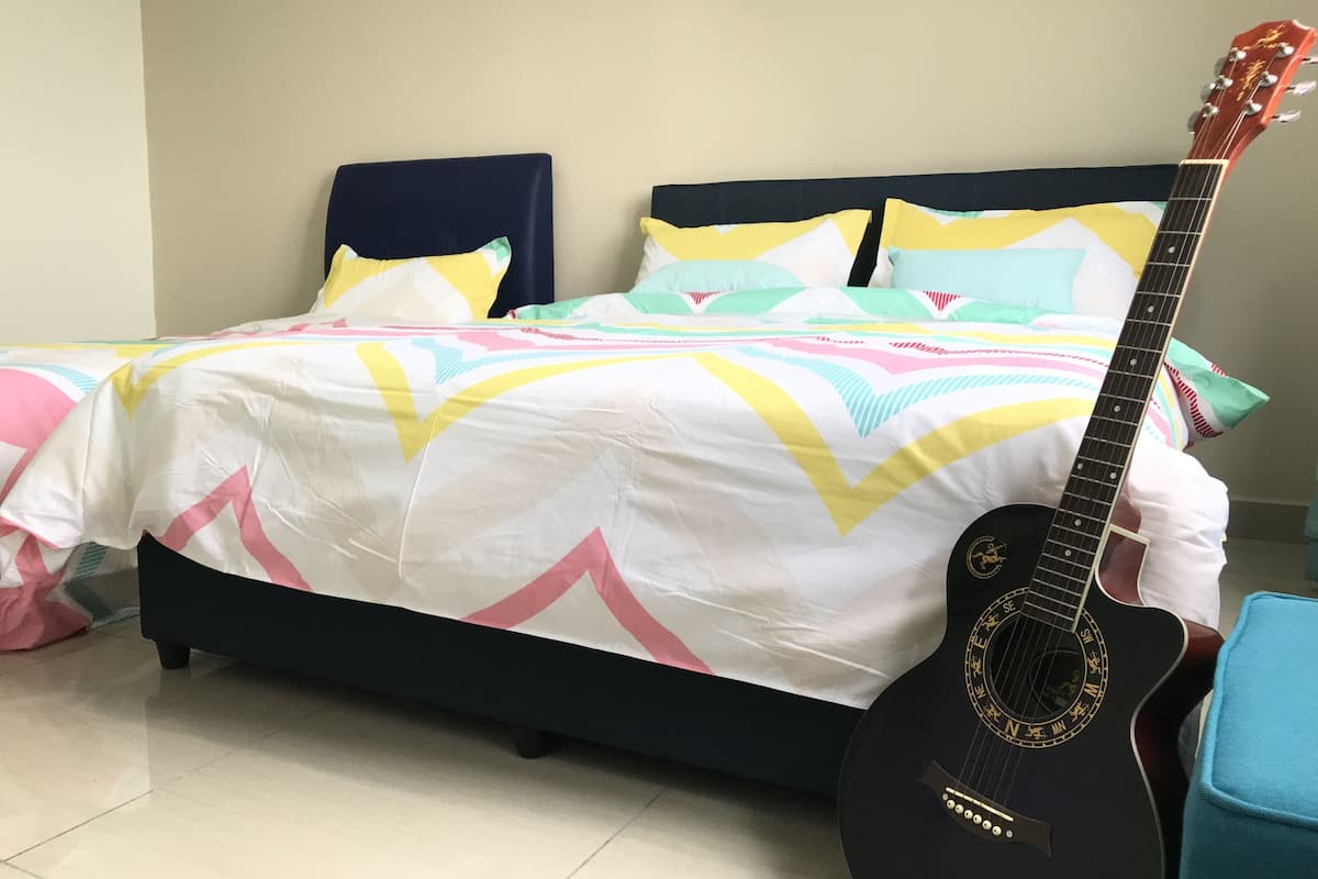 Condo, 3 Bedrooms, Non Smoking | Meja, ruang kerja komputer riba, seterika/papan seterika