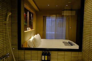 Individually decorated, individually furnished, blackout curtains - Shiki Suites - Kyoto Umekoji (Kyoto)