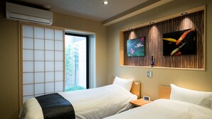 A hotel room with two beds, a sliding door, and a wall-mounted TV. - Shiki Suites - Kyoto Umekoji (Kyoto)
