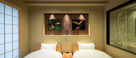 Habitación junior (Shiki Suites | Kyoto Umekoji) | Decoración personalizada, muebles diferentes y cortinas blackout