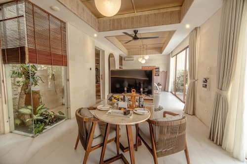 Royal 1 Bedroom Villa with Private Pool & Bathtub | Private kitchenette | Microwave, coffee/tea maker, electric kettle