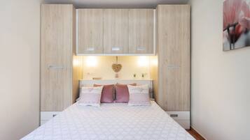 1 bedroom, iron/ironing board, free WiFi, bed sheets