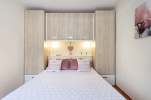 1 quarto, ferros/tábuas de passar roupa, acesso à internet