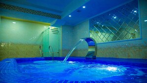 Hồ bơi ngoài trời phục vụ theo mùa 