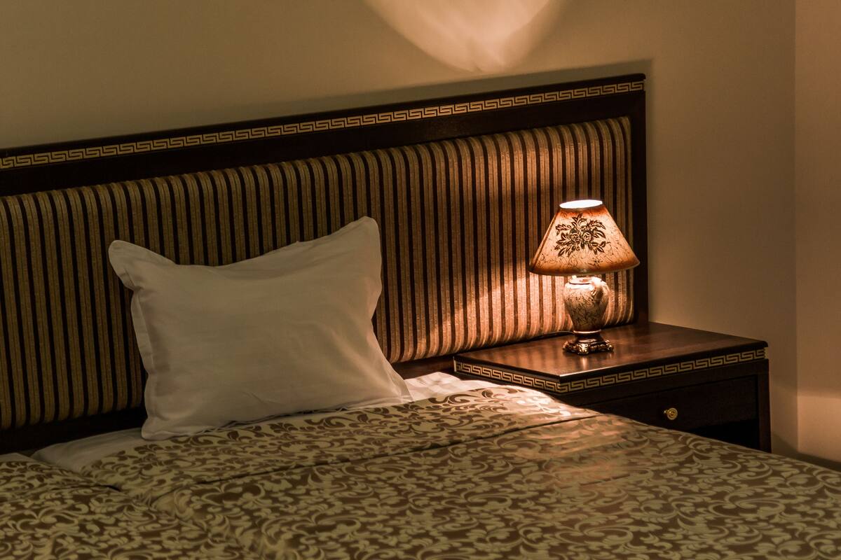 Ropa de cama de alta calidad, escritorio, cortinas opacas