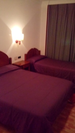 Habitación con 1 cama matrimonial o 2 individuales | 1 habitación y ropa de cama de alta calidad 
