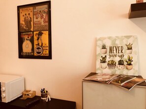 Studio | Huoneen varustelu