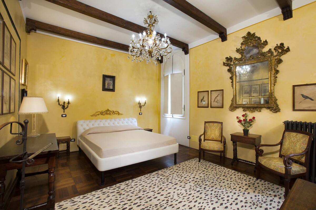 Deluxe Double Room | 1 bedroom, premium bedding, minibar, in-room safe