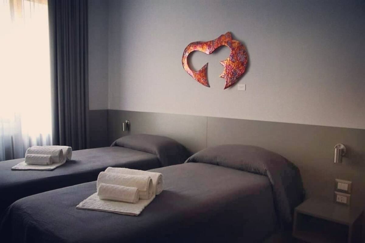 Quarto duplo conforto, banheiro privativo, vista para o jardim (Partenope)