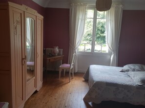 Chambre Quadruple | Décoration personnalisée, ameublement personnalisé, Wi-Fi gratuit