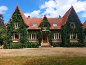 Front of property - Domaine de la Coudraye (La Haye-du-Theil)