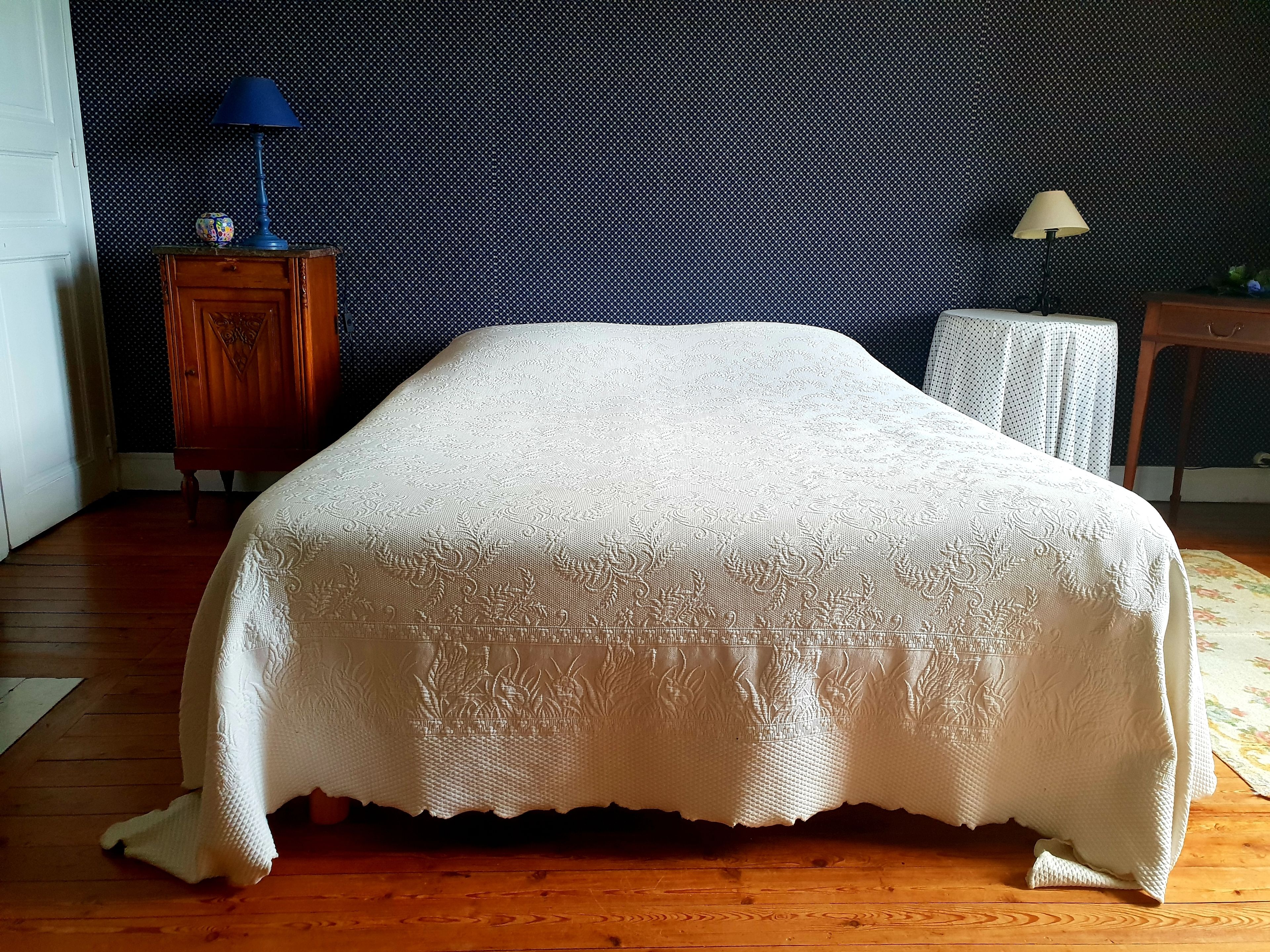 三人房 | 獨特裝潢、布置獨特、免費無線上網、床單