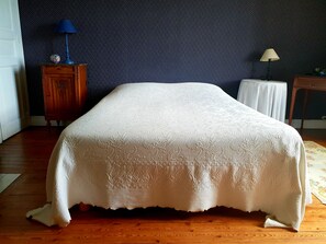 Chambre Triple | Décoration personnalisée, ameublement personnalisé, Wi-Fi gratuit