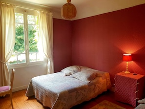 Quadruple Room | Individually decorated, individually furnished, free WiFi, bed sheets - Domaine de la Coudraye (La Haye-du-Theil)