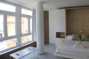1 bedroom, WiFi, bed sheets - Pi Sunyer 4 2C - One Bedroom Apartment, Sleeps 4 (Roses)
