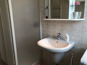 Apartment | Bathroom sink - Logicasa Grace House Lake Como (Como)