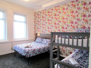 Comfort-Vierbettzimmer, barrierefrei, mit Bad