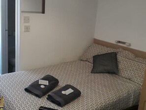 Habitación básica doble, baño privado (small Double)