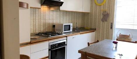 Apartment, 3 Bedrooms | Private kitchen | Full-size fridge, oven, stovetop, cookware/dishes/utensils