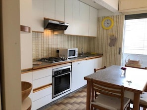 Apartment, 3 Bedrooms | Private kitchen | Full-size fridge, oven, stovetop, cookware/dishes/utensils
