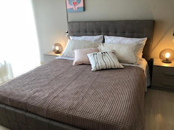 Apartment, 3 Bedrooms | 3 bedrooms, desk, rollaway beds, free WiFi