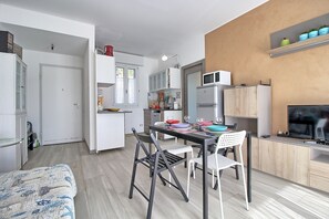 Appartement, 1 chambre | 1 chambre, bureau, lit d’appoint (supplément), accès au Wi-Fi (inclus)