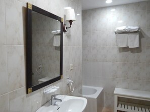 Double or Twin Room, Private Bathroom | Bathroom