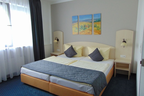 Comfort Double Room | Soundproofing, free WiFi, wheelchair access