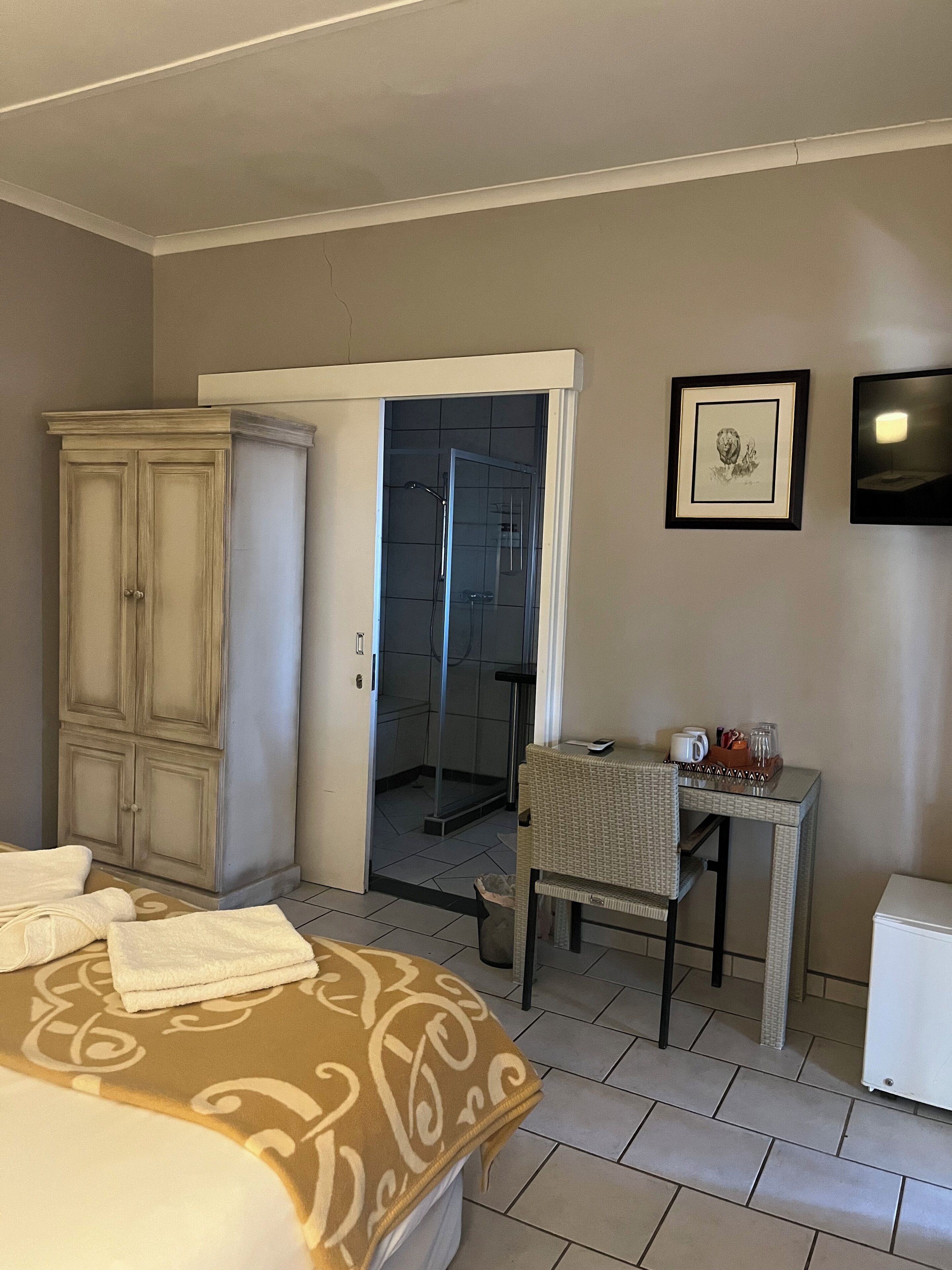 double room (queen room 2) | premium bedding, desk, free wifi, bed sheets