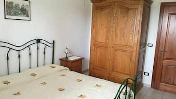 Double or Twin Room | Blackout drapes, bed sheets