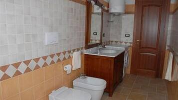 Doccia, asciugacapelli, bidet, asciugamani