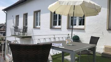 Comfort-Doppelzimmer, Balkon | Individuell dekoriert, individuell eingerichtet, Schreibtisch