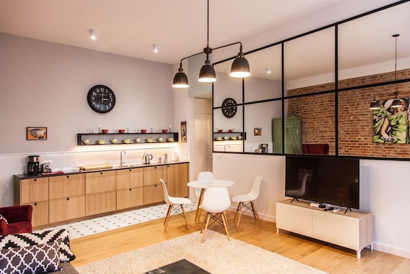 Appartamento Deluxe | Cucina privata | Frigorifero, macchina per tè/caffè, bollitore elettrico, tostapane