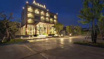 Front of property – evening/night