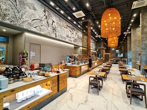 Petit déjeuner, déjeuner et dîner servis sur place