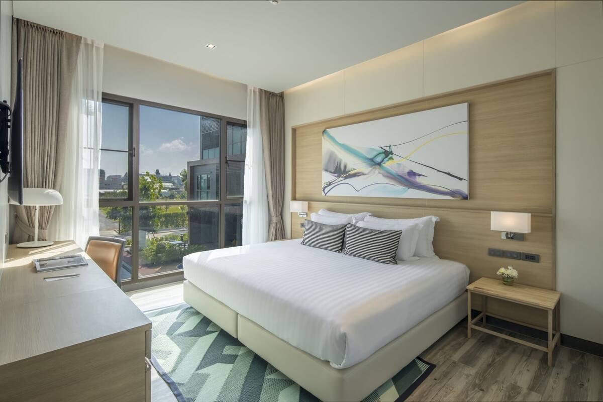 In-room safe, desk, blackout curtains, free WiFi