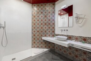Panoramic Triple Room, Balcony, Sea View | Bathroom