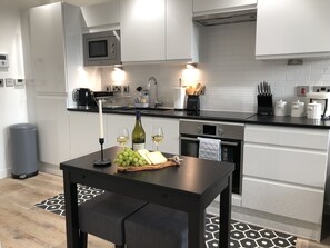 Apartamento, 1 quarto | Opções para refeição no quarto